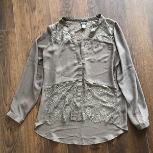 Buckle gray chiffon top
